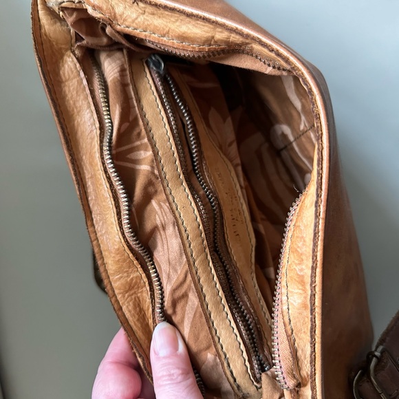 Genuine leather messenger crossbody - Picture 3 of 6